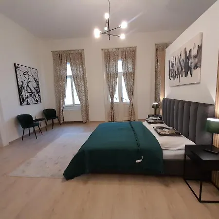 Apartment Entrez 3 - Historical Centre *