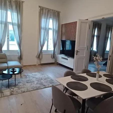 Entrez 3 - Historical Centre Apartment