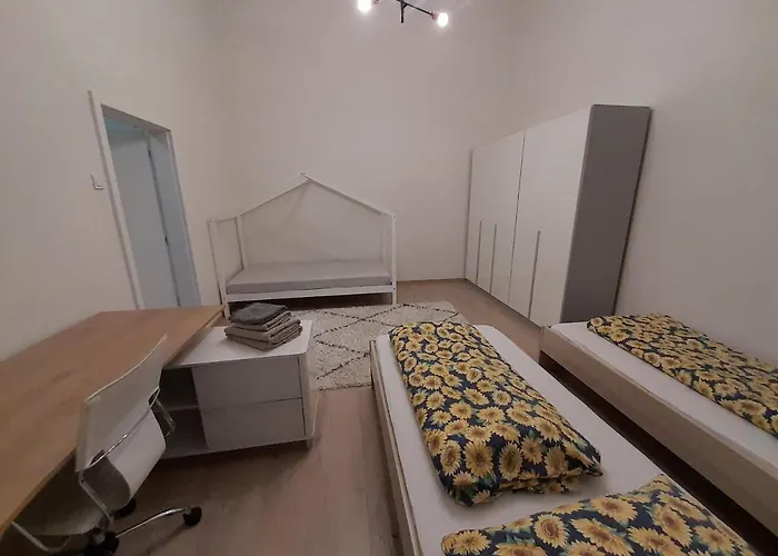 Entrez 3 - Historical Centre *