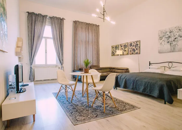 Entrez 3 - Historical Centre *